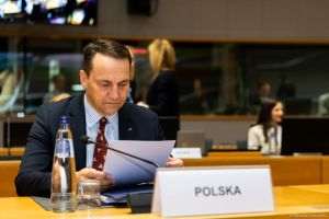 Radoslaw Sikorski:„Ar fi iresponsabil să nu construim un zid anti-drone”